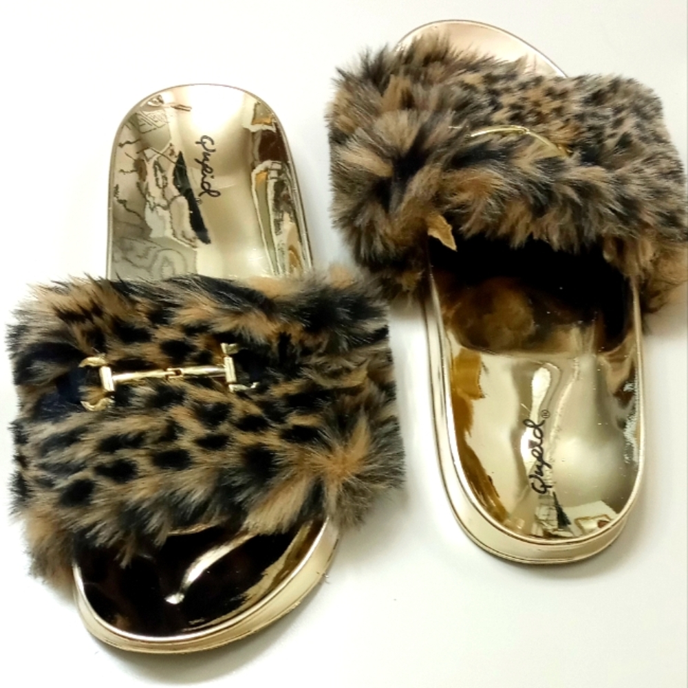 Qupid horse bit faux fur animal print slides size 8